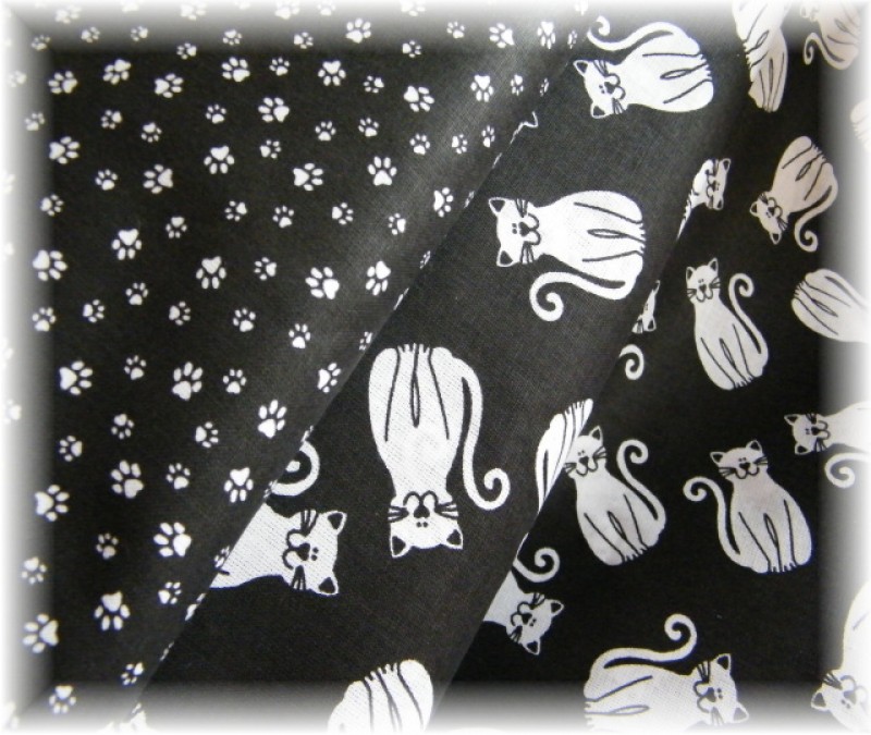 bílé ťapky na černém-zbytek 40 x 70 cm